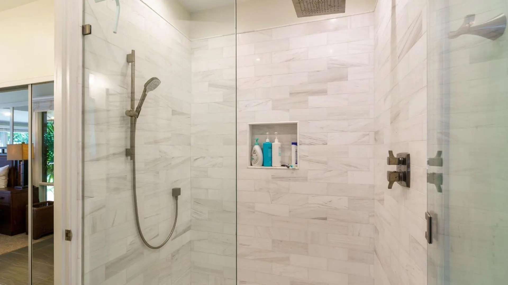 Kaanapali Hini New Pool - Fully Remodeled - Across The Street From Kaanapali Beach Lahaina Holiday home