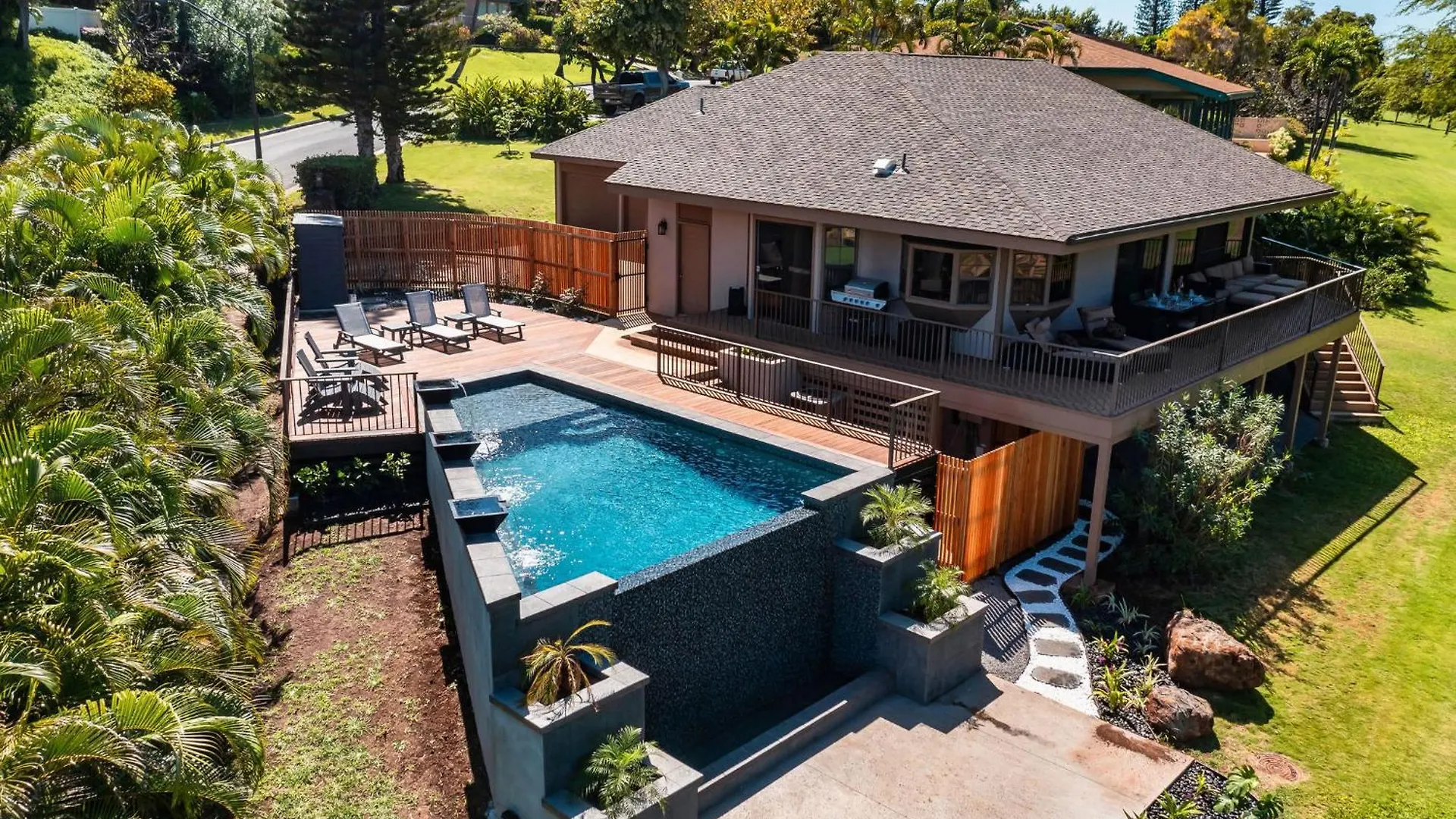 Kaanapali Hini New Pool - Fully Remodeled - Across The Street From Kaanapali Beach contacts